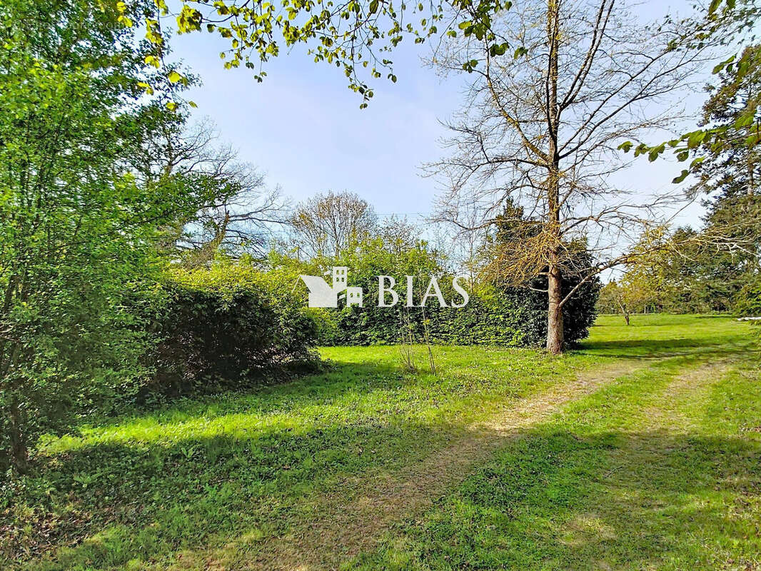 Terrain à BOURG-ACHARD