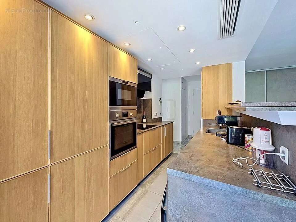 Appartement à SAINT-LAURENT-DU-VAR