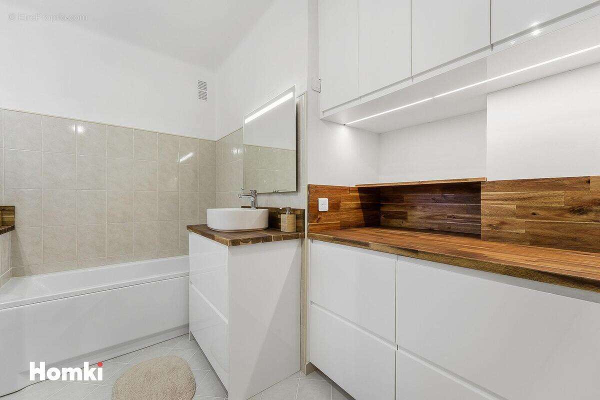 Appartement à SAINT-LAURENT-DU-VAR