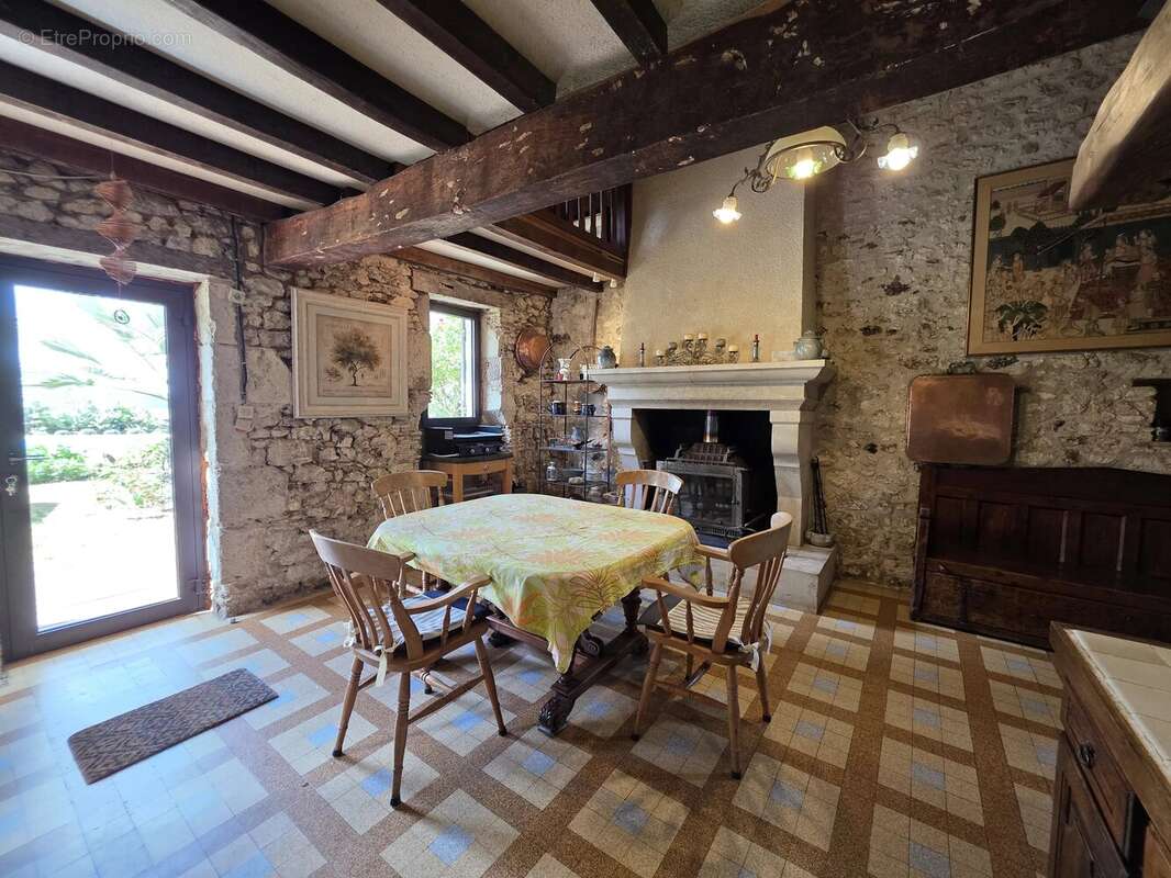 Charmante maison en pierre, pleine de caractère et de charme authentique - photo 6