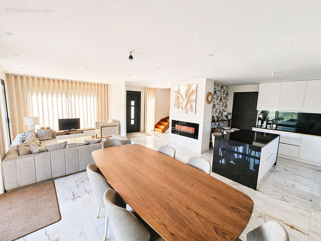Maison récente 214 m² VALSONNE - photo 3