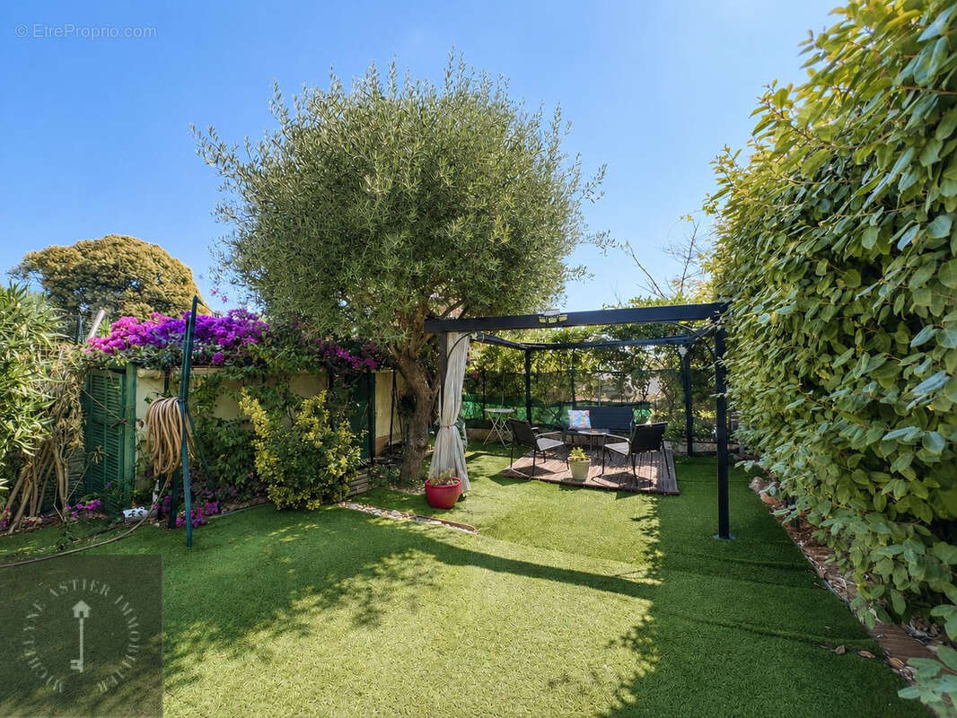 Appartement à SAINT-LAURENT-DU-VAR