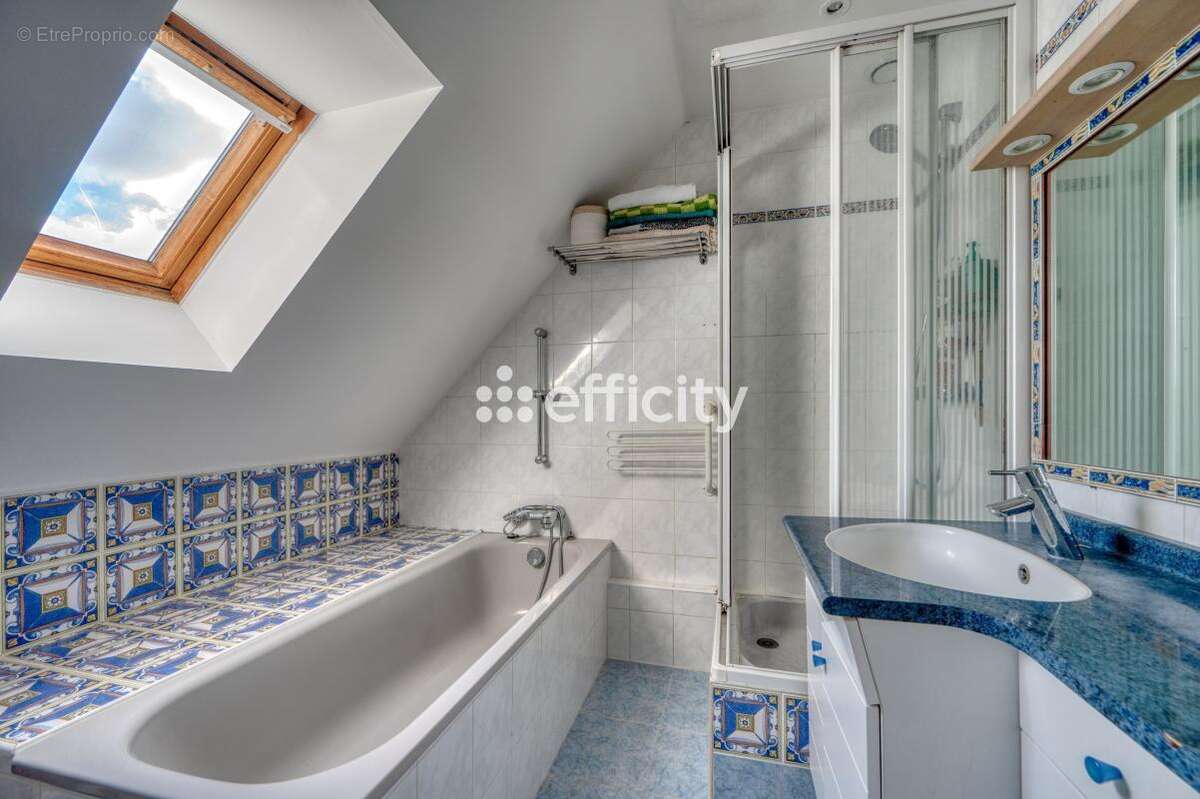 Maison à MERY-SUR-OISE