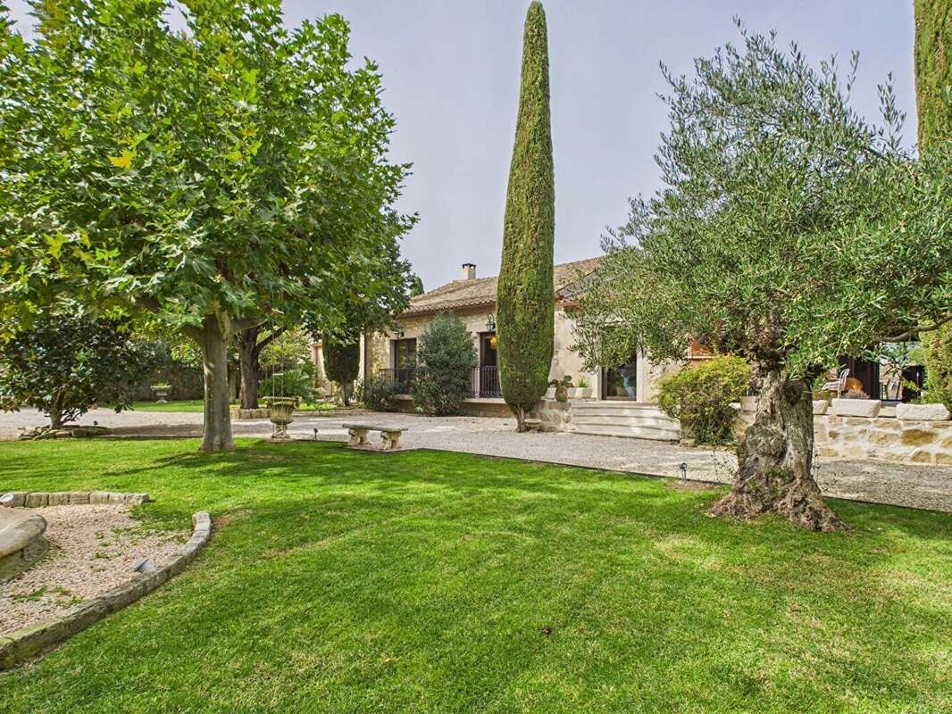 A Vendre : Mas en pierre avec piscine à Molleges - photo 7
