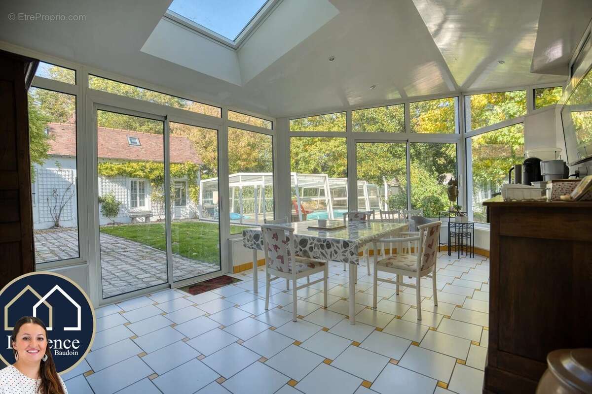 Maison 303 m² à Nogent-Le-Roi  - photo 4