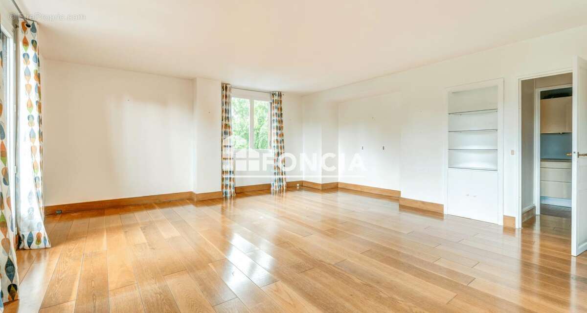 Appartement à MAREIL-MARLY