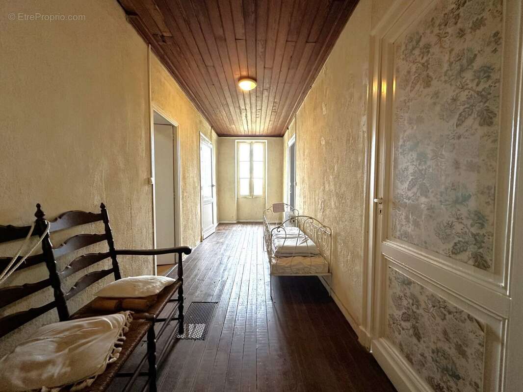 Maison à BOURGOUGNAGUE