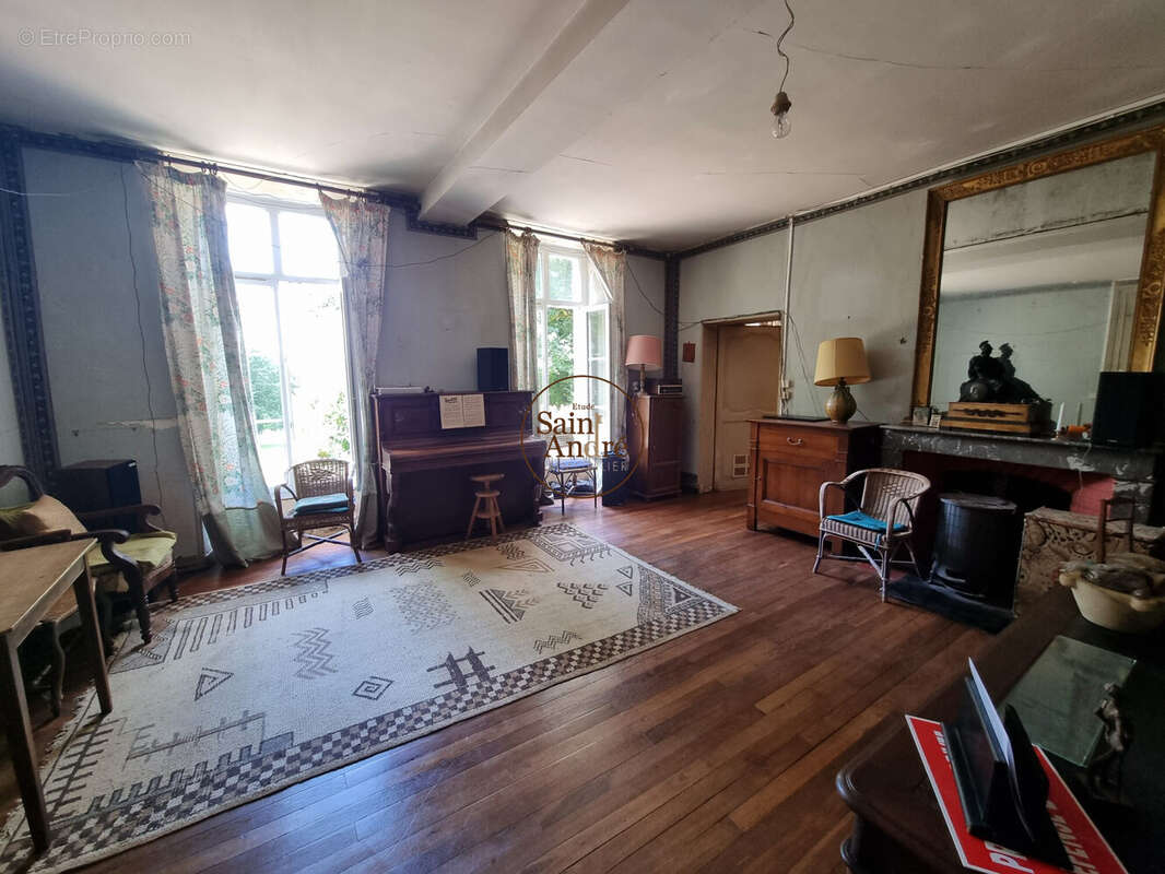 Maison à MONTBRON