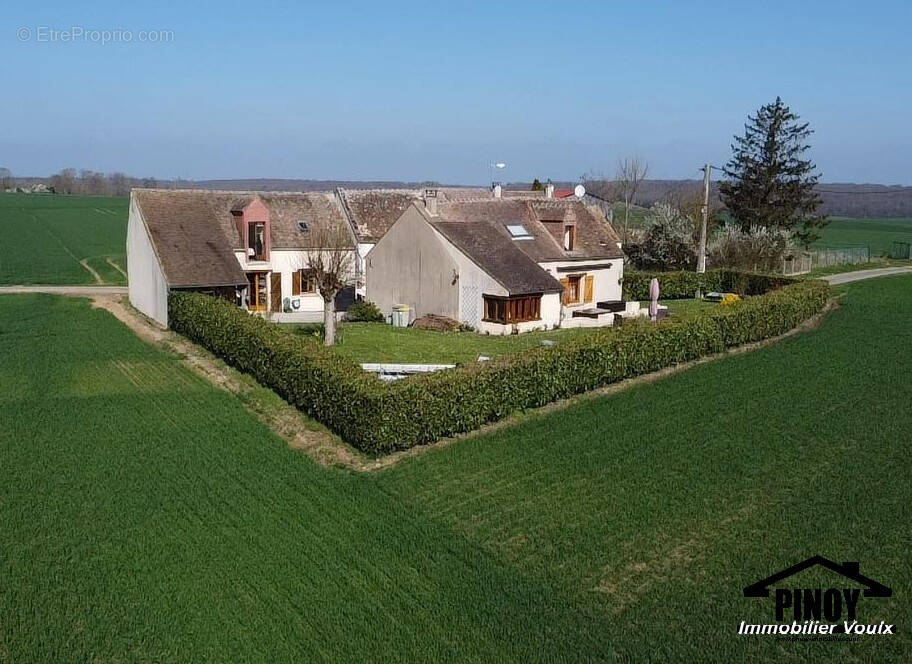 Maison à VILLETHIERRY