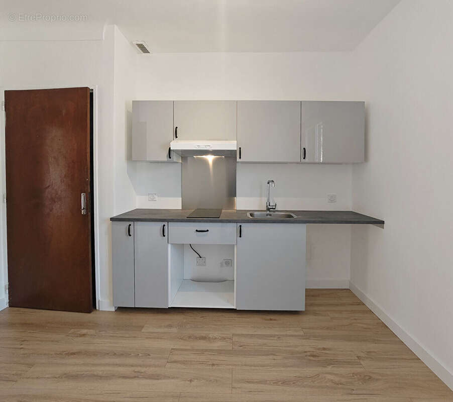 SALERNES appartement rénové, 2 pièces de 53.50 m² avec terrasse. - photo 3