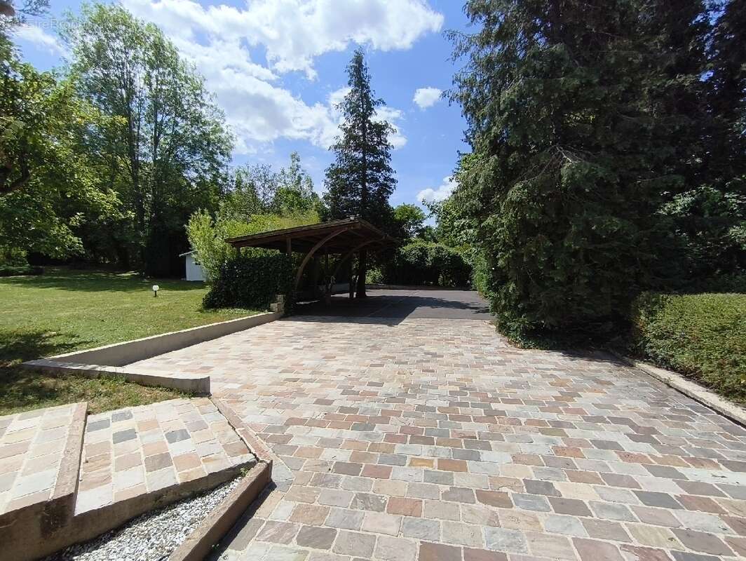 Maison 176 m² à Nesles-La-Vallee  - photo 15