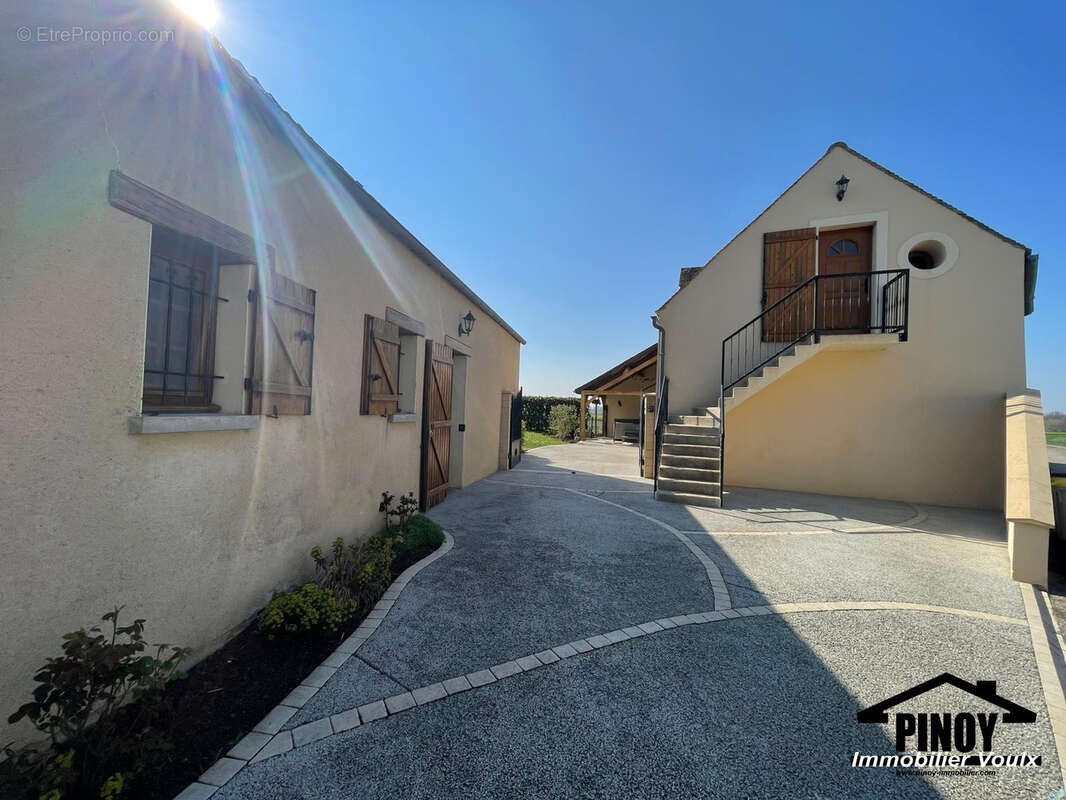 Maison à VILLETHIERRY