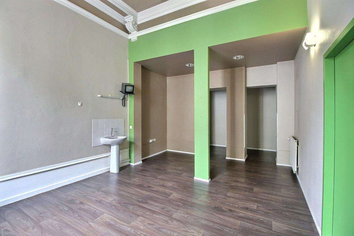 Commerce à LE PONT-DE-BEAUVOISIN