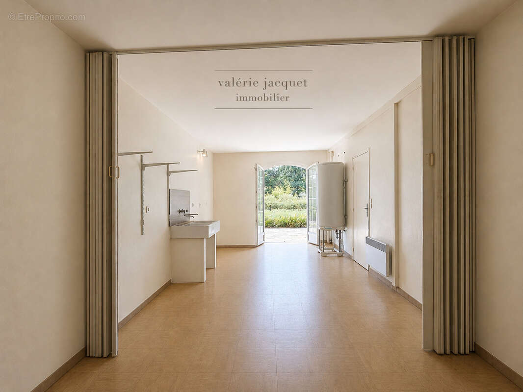 Maison familiale de 4 chambres avec vie de plain-pied   3 150 m2 de terrain   À 5 minutes à pied du centre-vil - photo 14