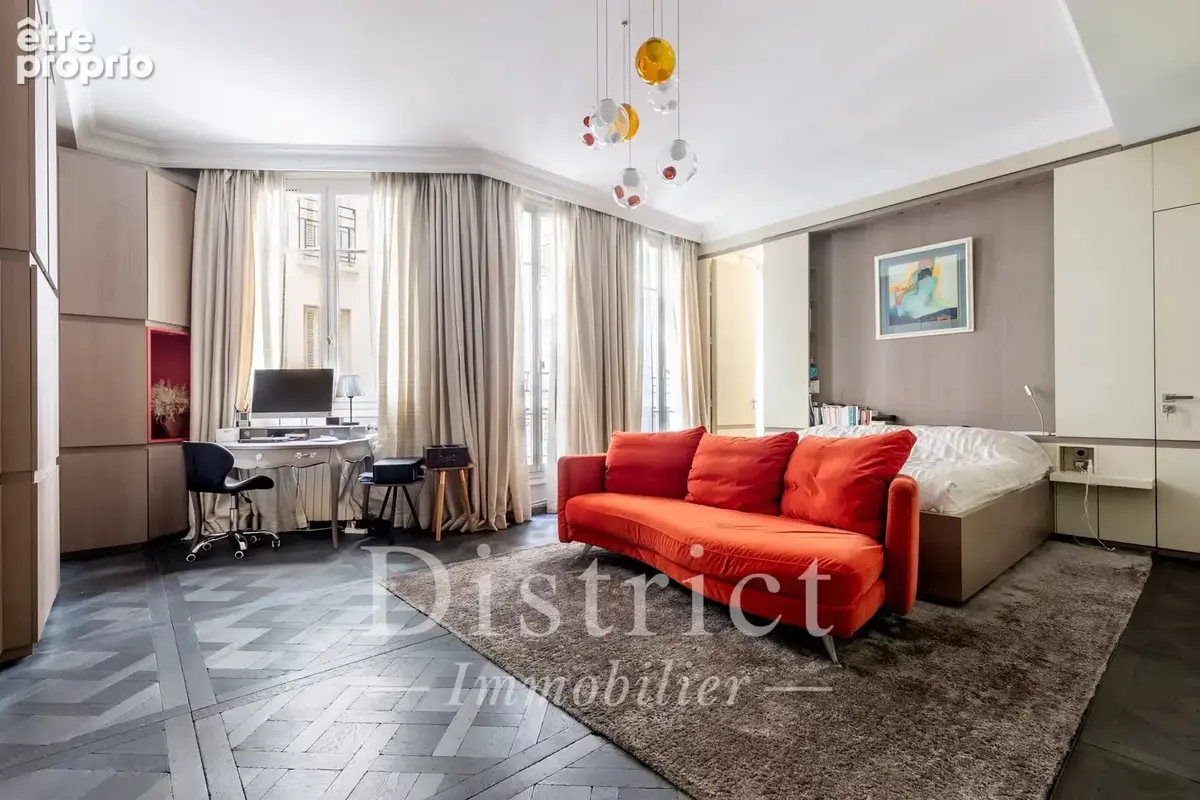 Triangle d'Or - Place François 1er/Montaigne. Un appartement d'exception de 284,14m² en excellent état, plein Sud et avec de trè - photo 7