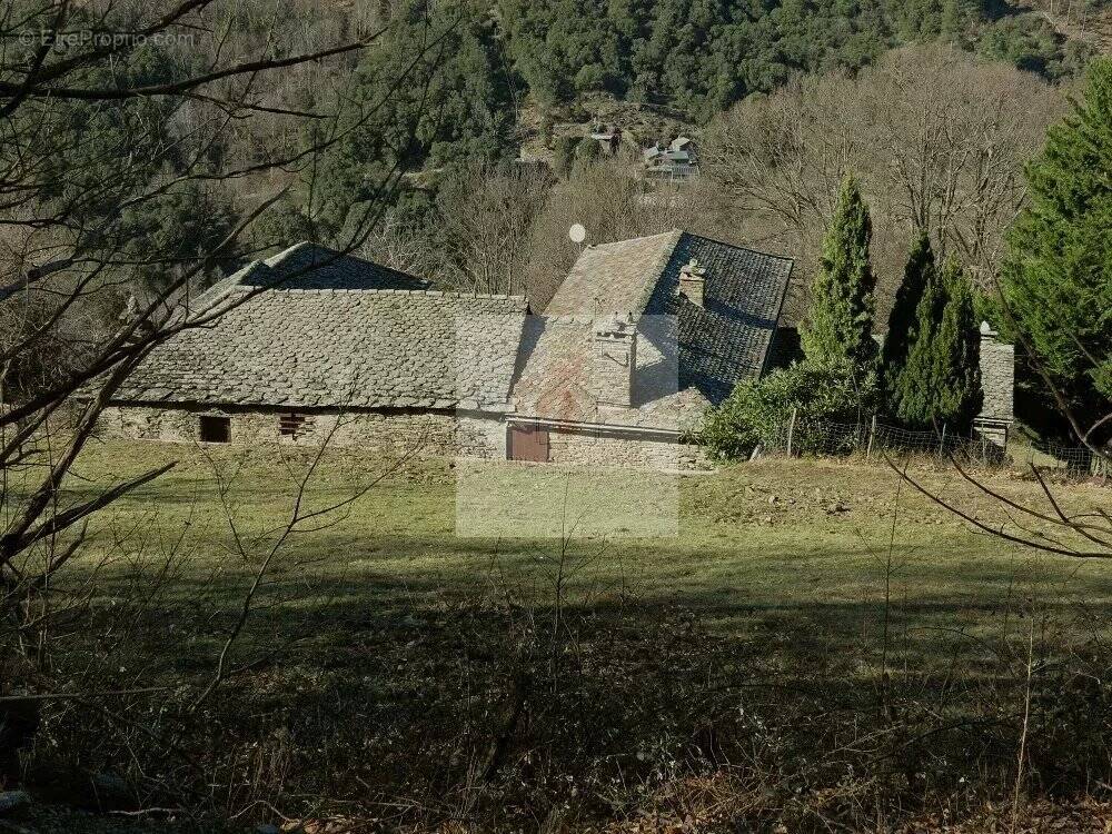 Maison à SAINT-GERMAIN-DE-CALBERTE
