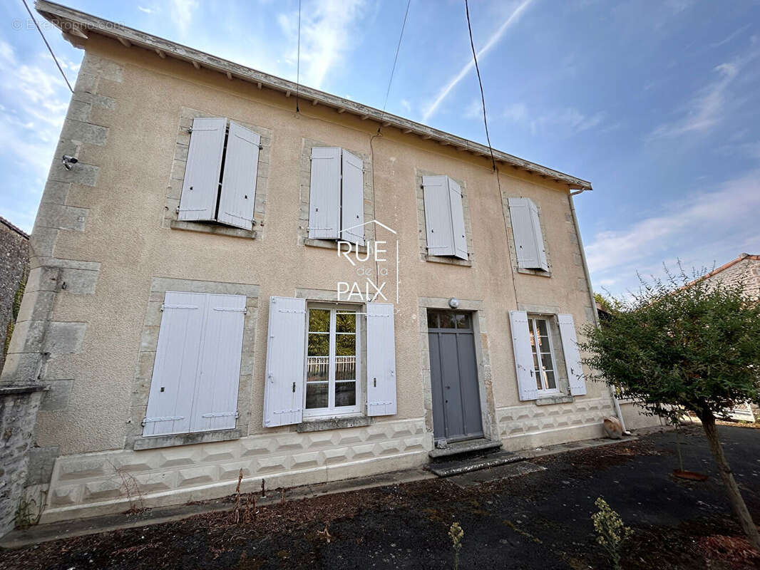 Maison à AZAY-LE-BRULE