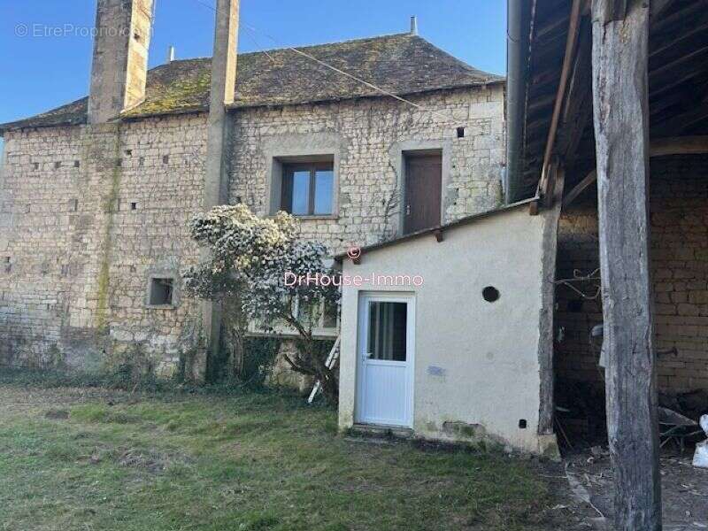 Maison à BONNEUIL-MATOURS