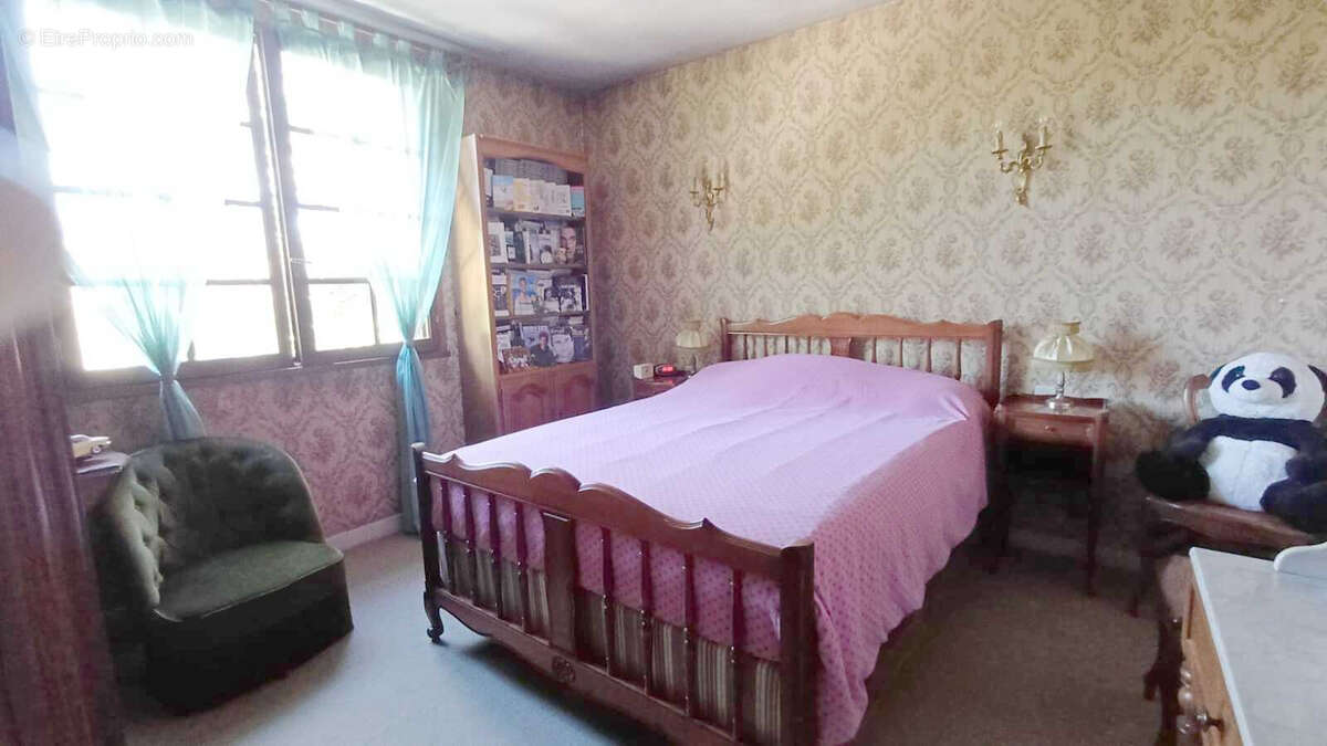 Maison à CREUZIER-LE-VIEUX