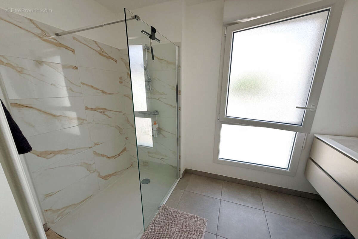 Appartement à ROGNAC