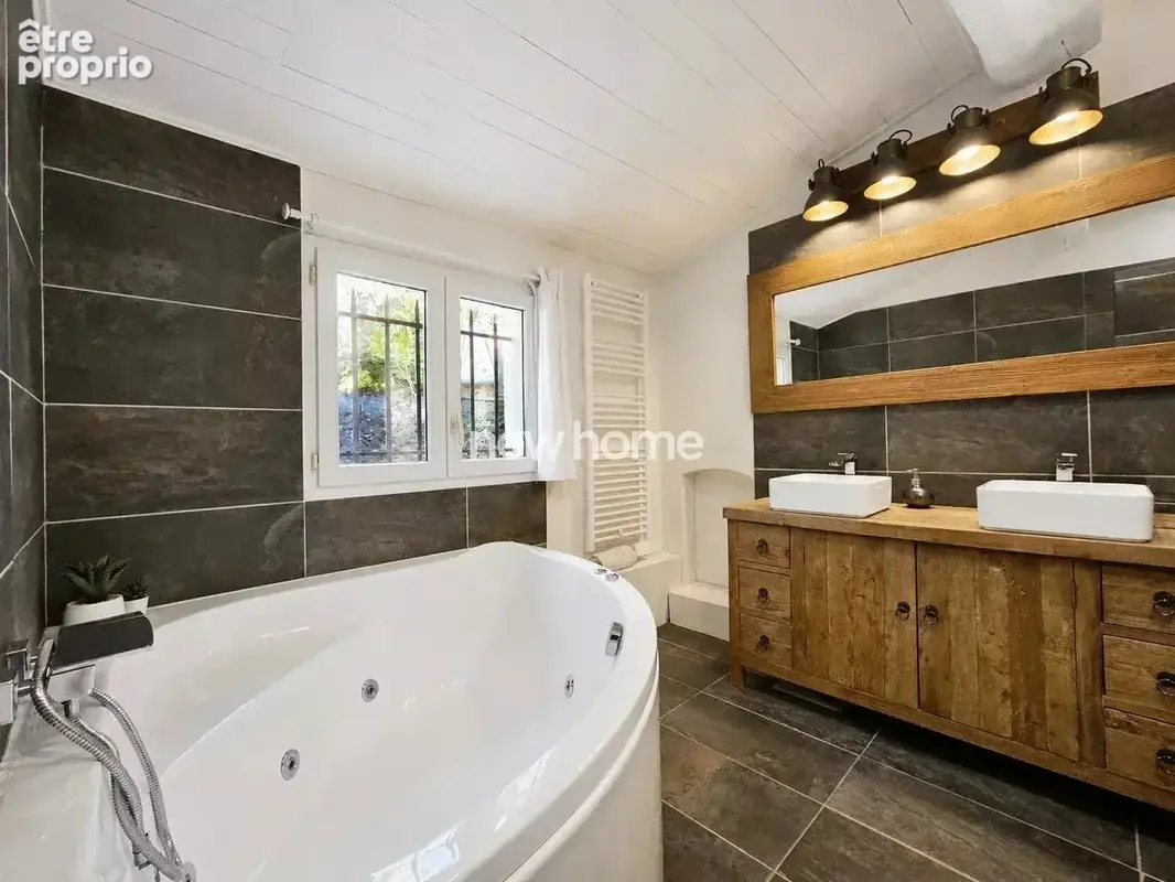 Lorgues – Propriété en pierre rénovée avec piscine et vue sur les vignes - photo 18