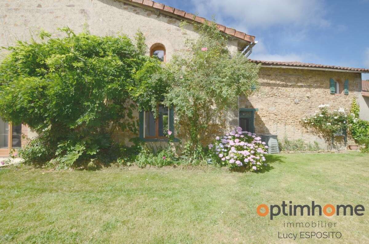  Spacieuse maison de campagne aux multiples possibilités – Saint-Christophe, Charente  - photo 46