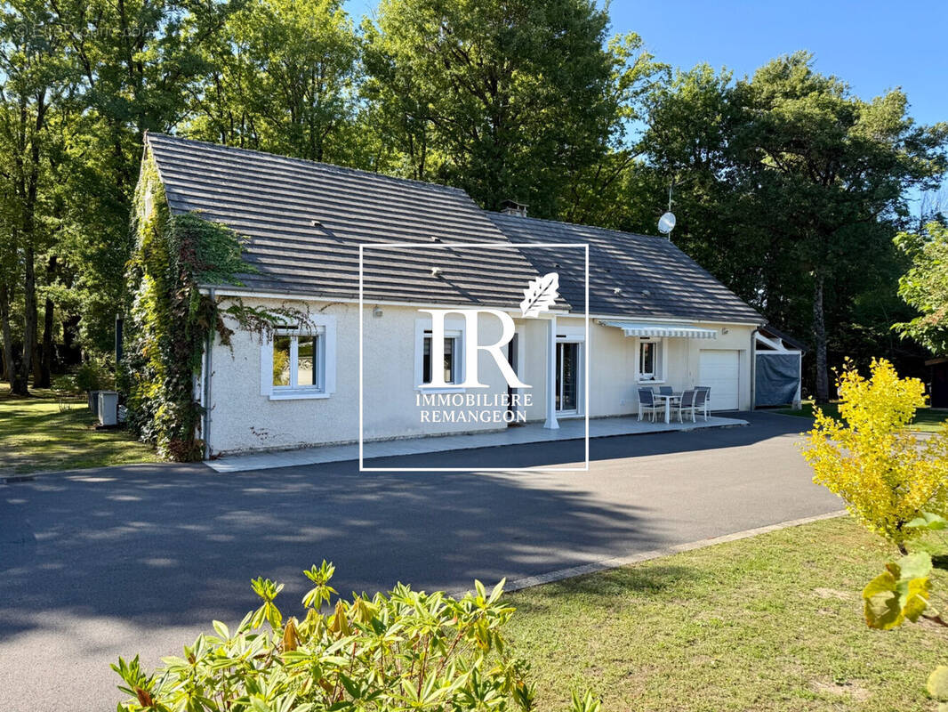 Maison à THEILLAY