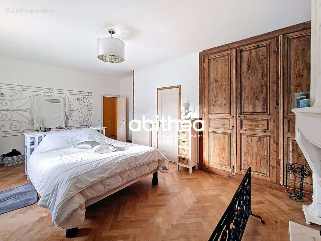 Maison à SAINT-BONNET-SUR-GIRONDE