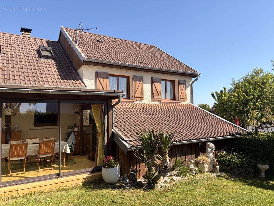 Maison à SERRE-LES-SAPINS
