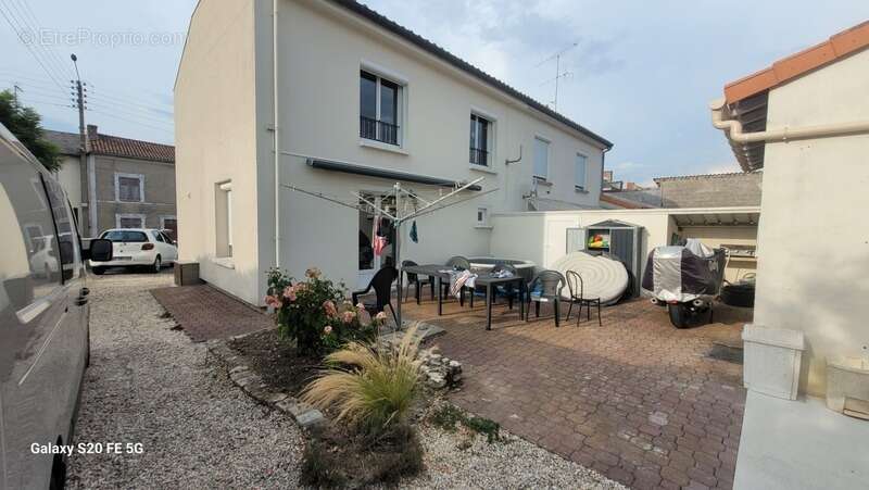Richelieu - A Vendre maison de 90 m² habitables - 3 chambres et vaste séjour - photo 3