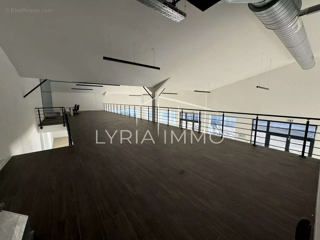 Local commercial a vendre - 860 m2 - secteur proche frejus - photo 3