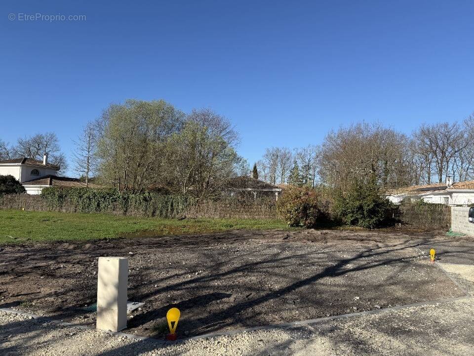 Terrain à MARTIGNAS-SUR-JALLE