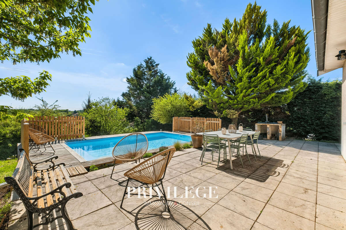 Maison à SAINT-GENIS-LES-OLLIERES