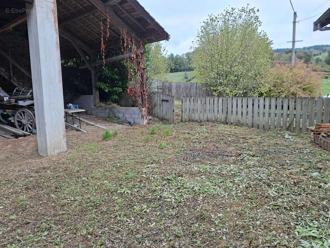 Maison à POULE-LES-ECHARMEAUX
