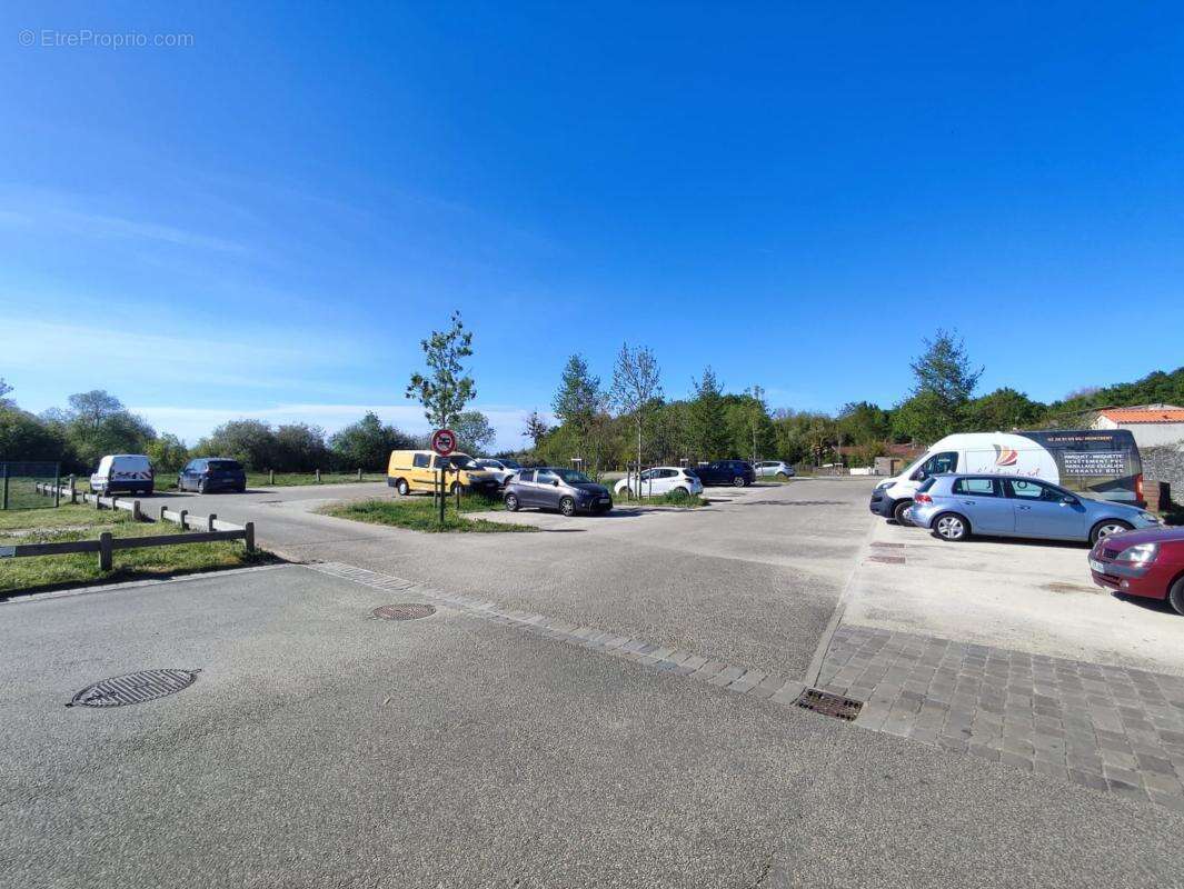 Commerce à LA CHEVROLIERE