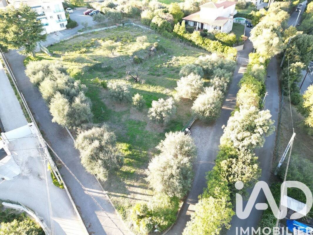 Photo 1 - Terrain à SAINT-LAURENT-DU-VAR