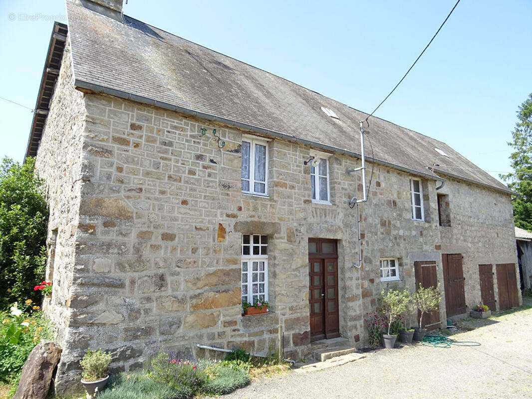 Maison à SAINT-GEORGES-DE-ROUELLEY