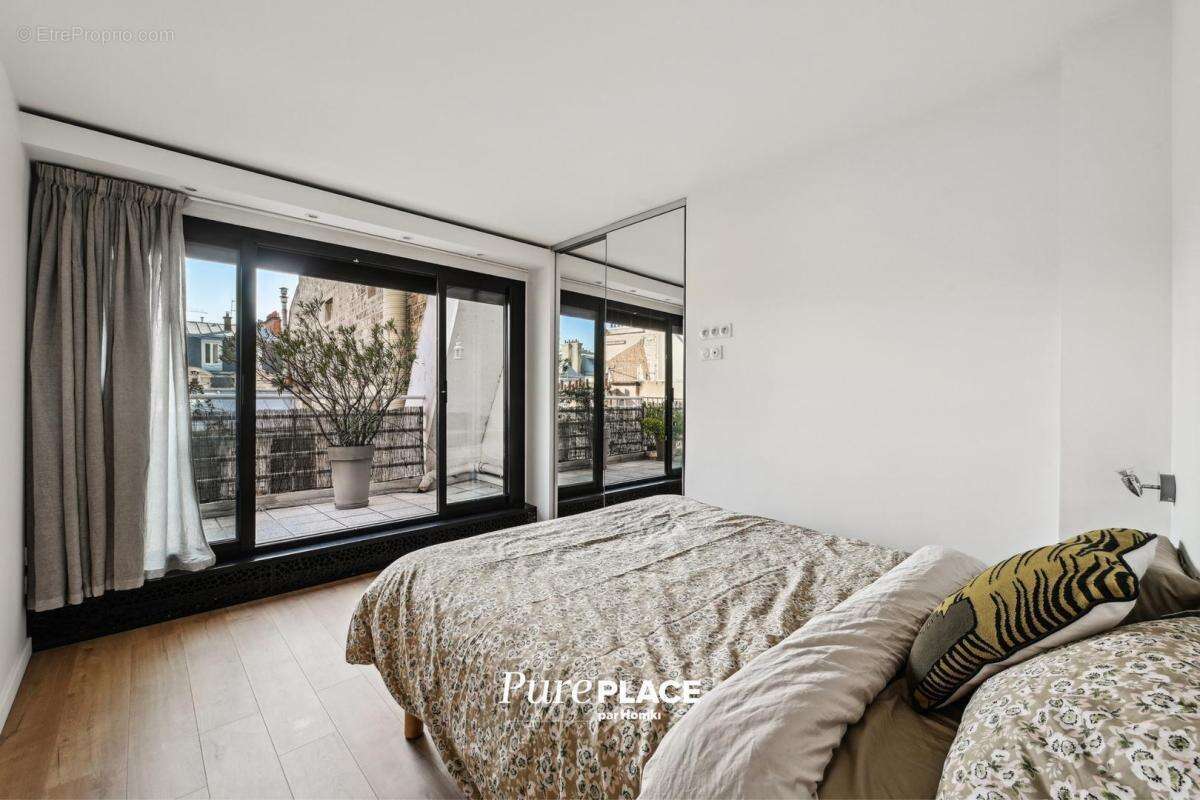 Appartement à PARIS-8E