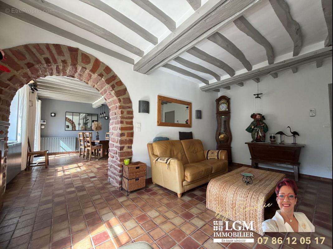 MAGNIFIQUE LONGÈRE de 209 m² - 4 Chambres - Dépendances - photo 8