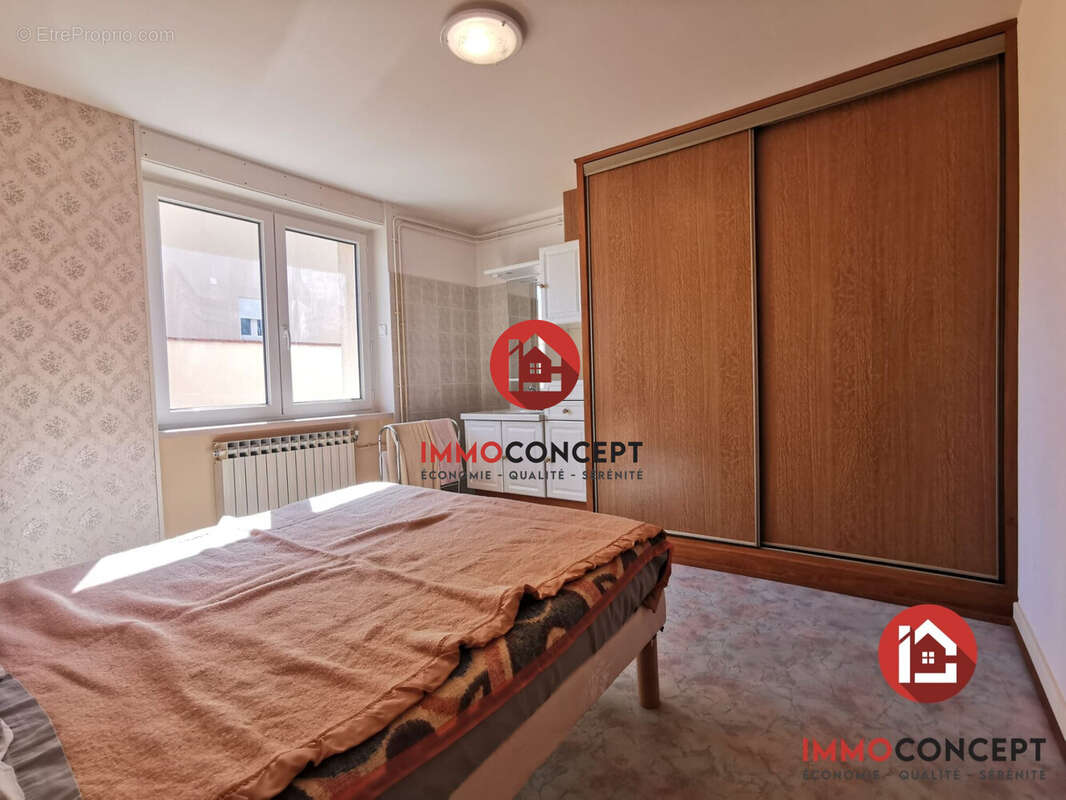 Maison à LAUDUN-L'ARDOISE