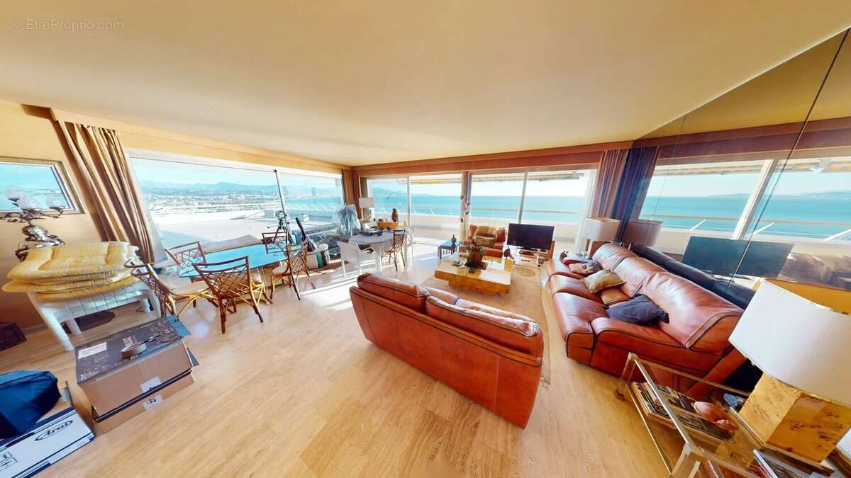 Appartement à VILLENEUVE-LOUBET