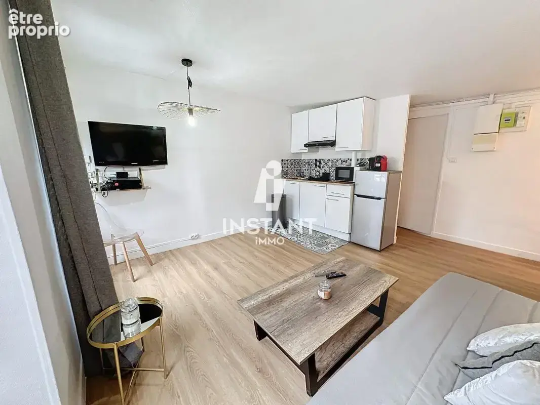 PARIS 14ème - RUE DE LA GAITE - Appartement T2 Charme et Confor - photo 10