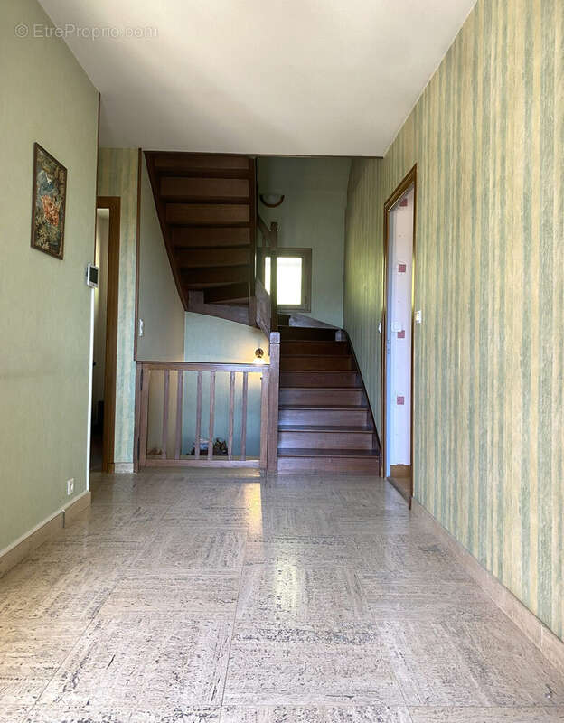 Maison à MONTAGNIEU