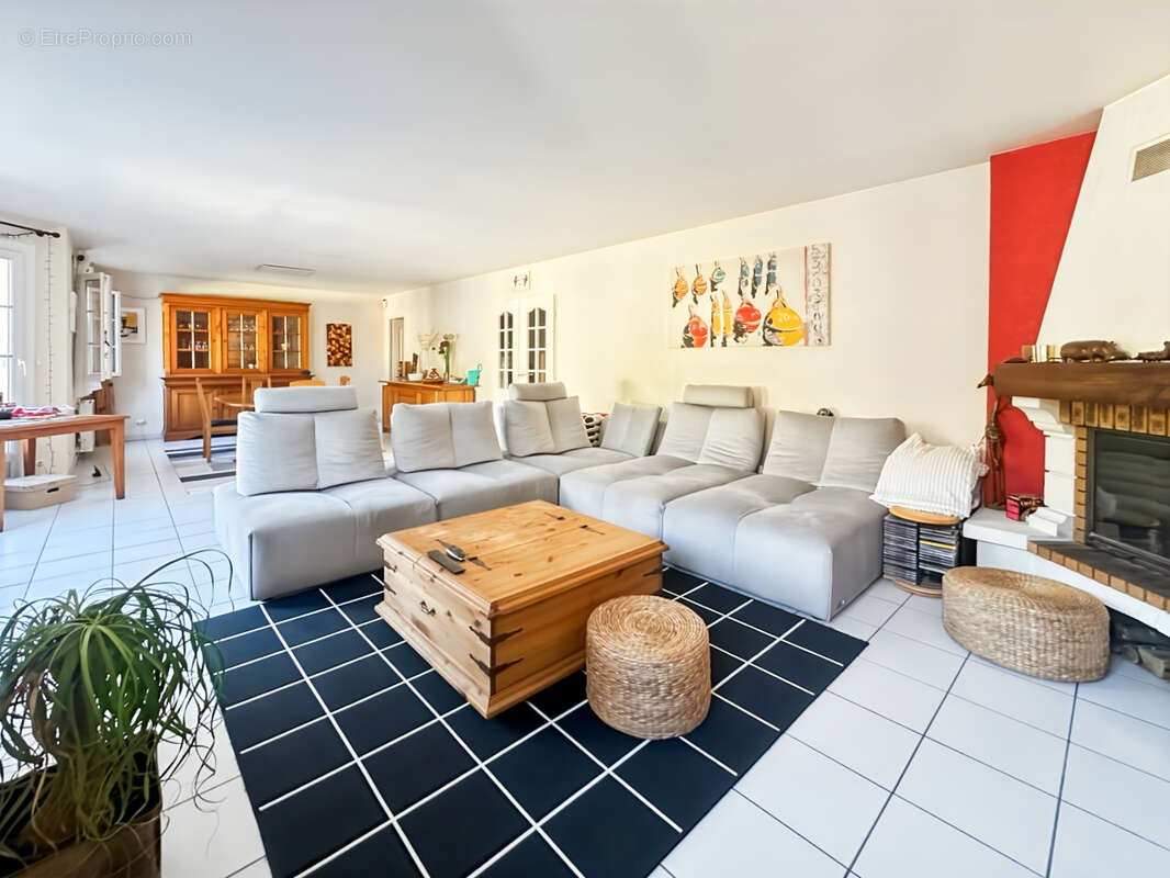 Maison à VERRIERES-LE-BUISSON