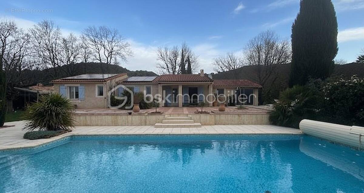 Maison à TOURRETTES