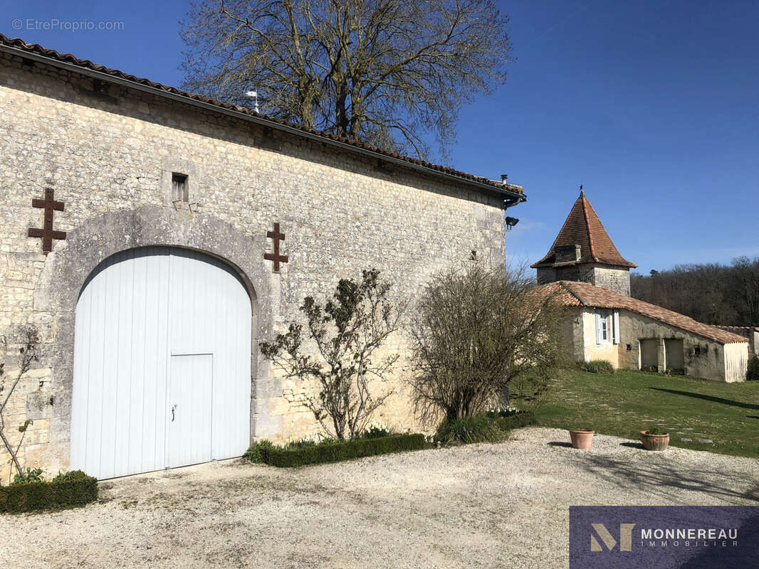 Maison à BRIE-SOUS-BARBEZIEUX