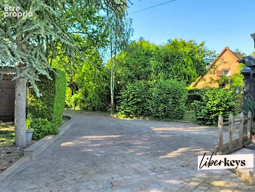 Maison de campagne située à BOURTH, 3 chambres, nombreux garages et remises sur terrain de 1024m2 clos et paysagé - photo 22