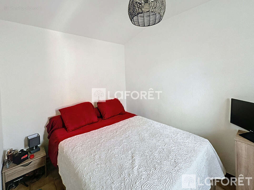 PIOLENC - Maison en pierre, 2ch, avec sous sol total! - photo 3