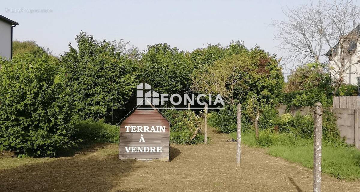 Terrain à CHARTRES-DE-BRETAGNE