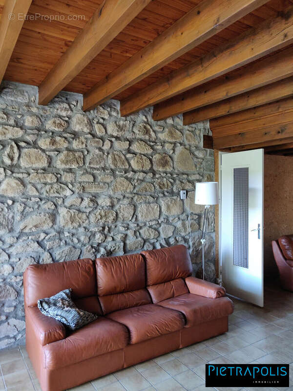 Maison à POULE-LES-ECHARMEAUX